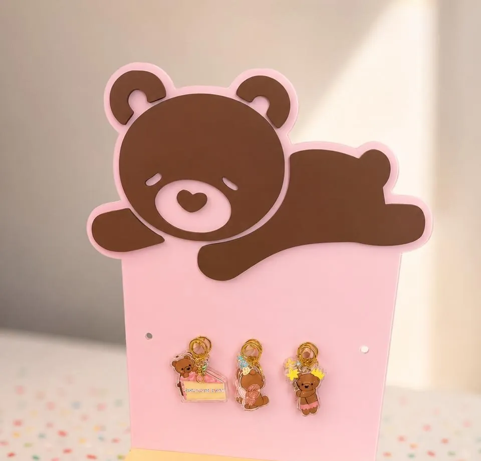 Figura del oso de la marca cortada en MDF